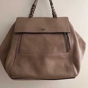 Gorgeous Authentic Tory Burch Pebble Leather Handbag in excellent condition.